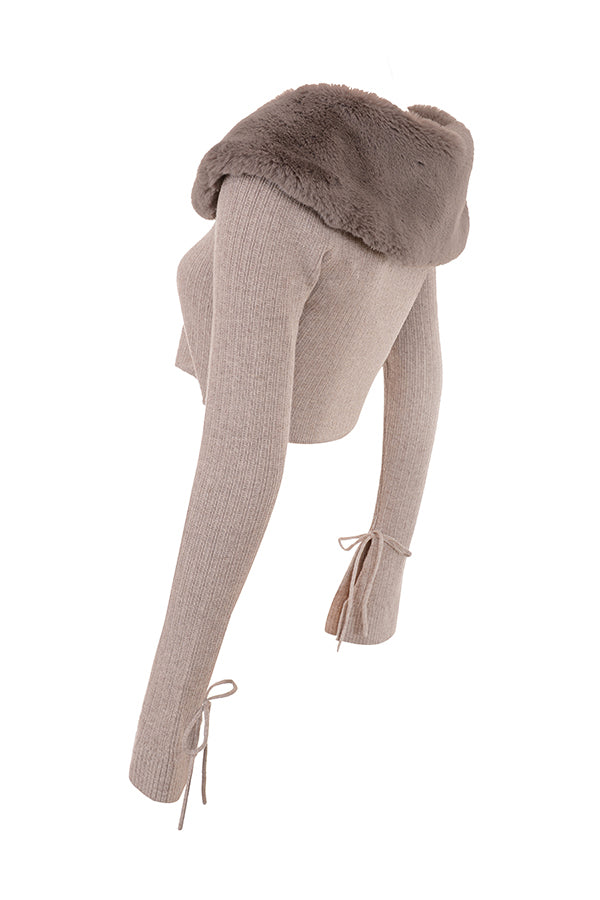 Beige cardigan i kashmir med kamelstrikket midi-nederdel